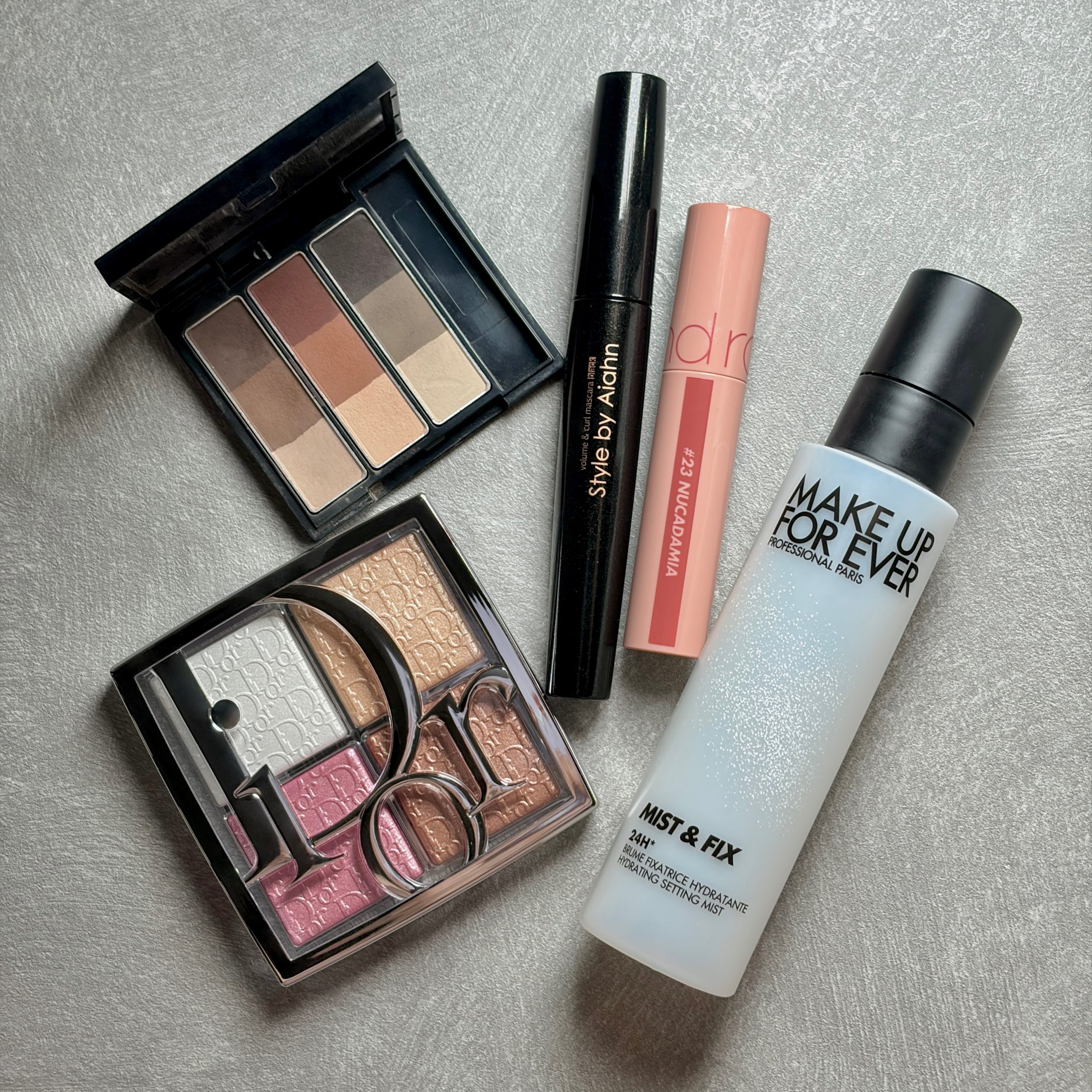 【Pro’s Holy Grail】5 Must-Have Makeup Items Proven by a Makeup Artist with 15 Years of Experience